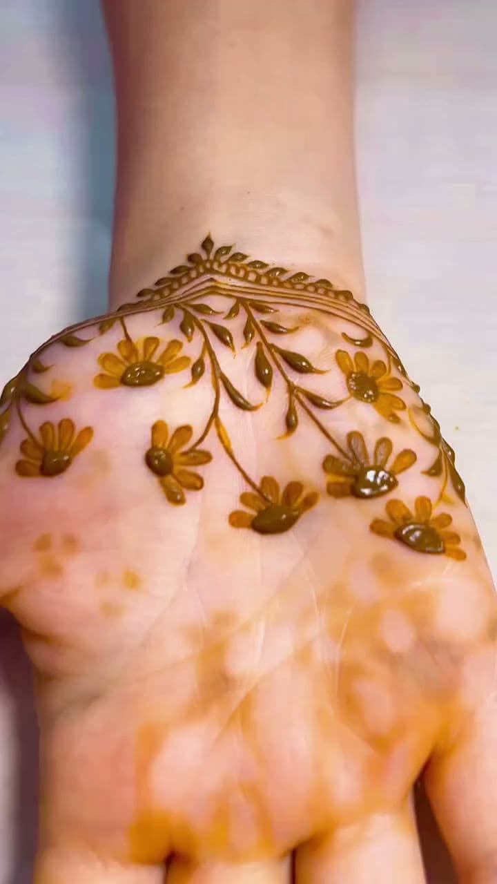 SUJATA'S MEHENDI STUDIO AND TRAINING image 2
