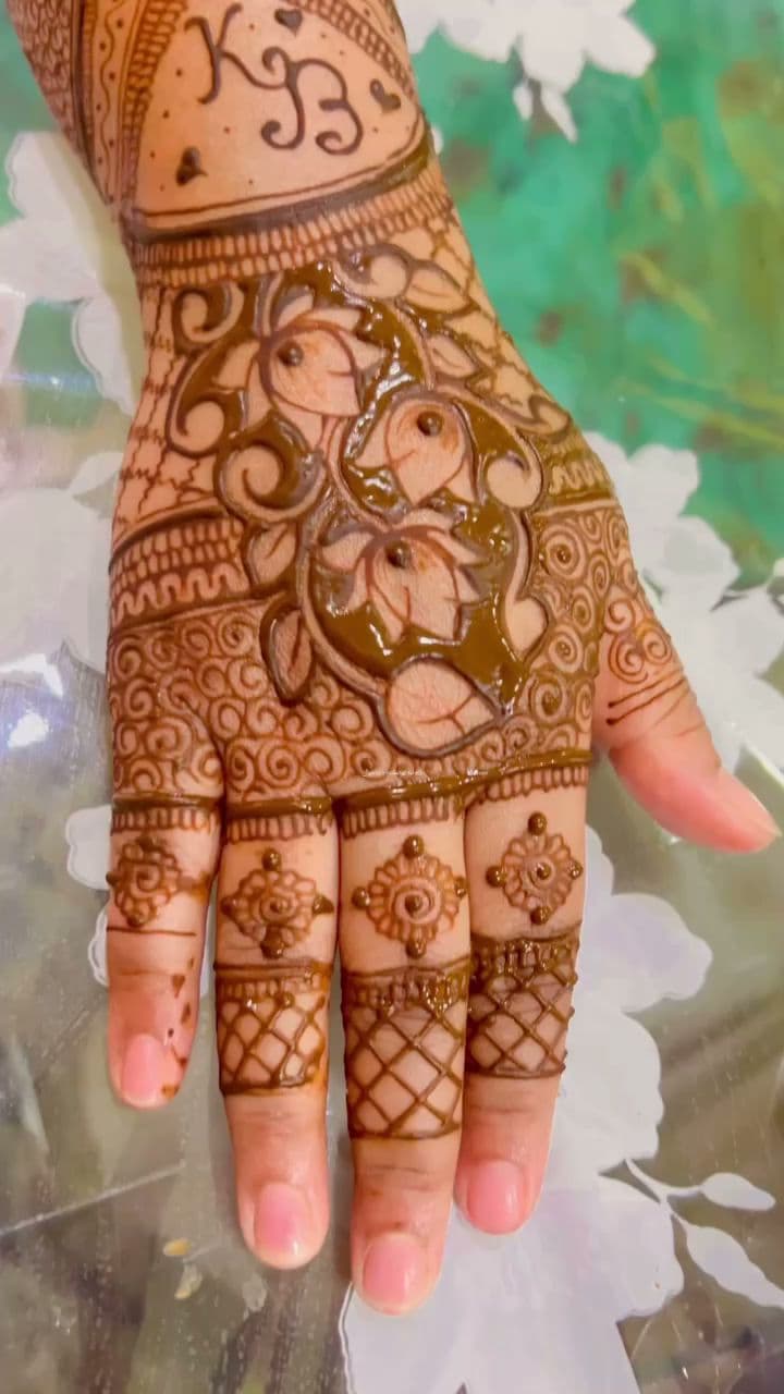 SUJATA'S MEHENDI STUDIO AND TRAINING image 20