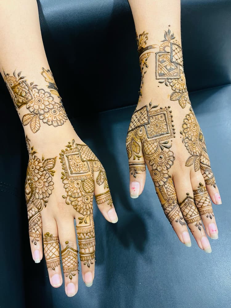 SUJATA'S MEHENDI STUDIO AND TRAINING image 4