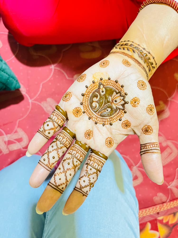 SUJATA'S MEHENDI STUDIO AND TRAINING image 43
