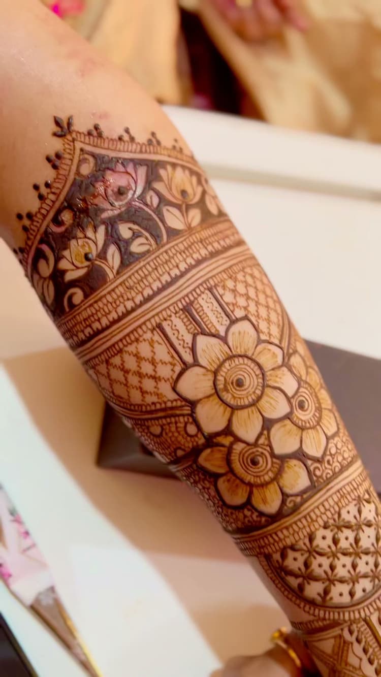 SUJATA'S MEHENDI STUDIO AND TRAINING image 8
