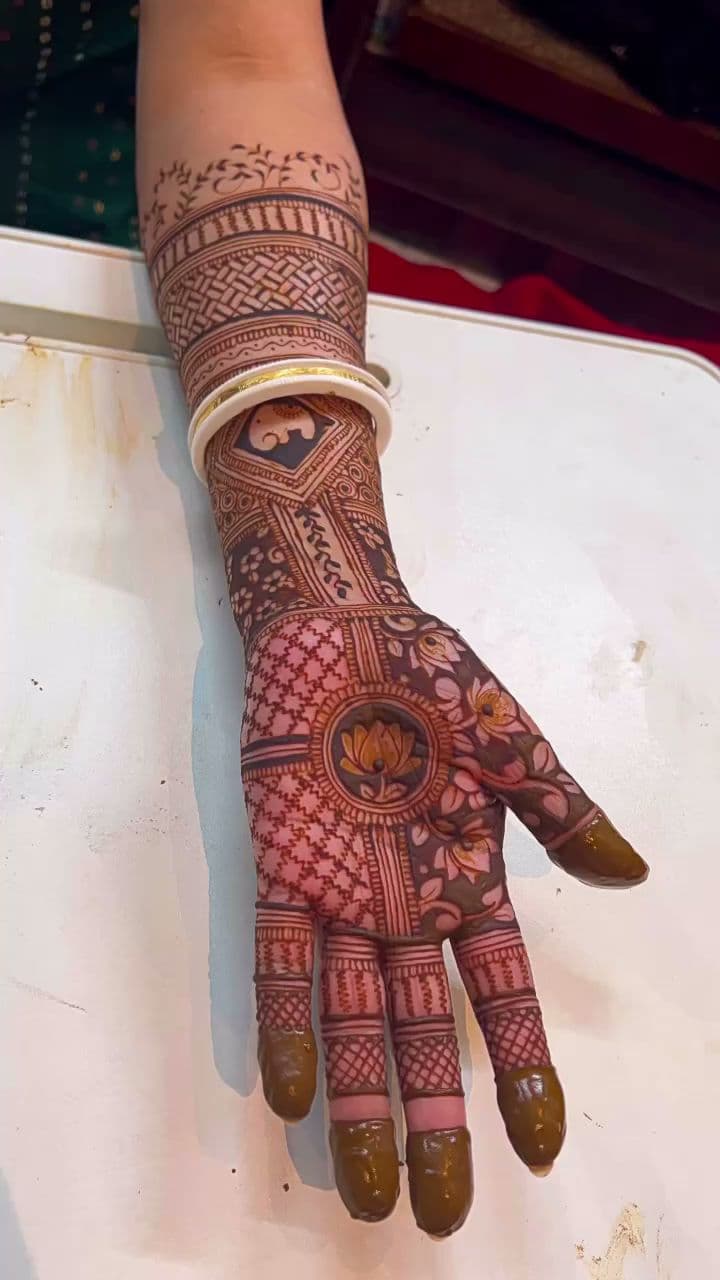SUJATA'S MEHENDI STUDIO AND TRAINING image 88