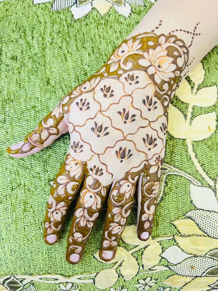 SUJATA'S MEHENDI STUDIO AND TRAINING image 91