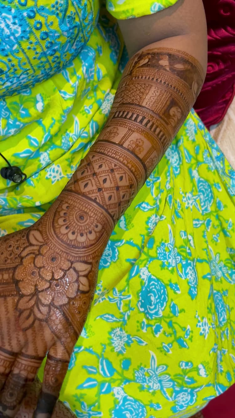 SUJATA'S MEHENDI STUDIO AND TRAINING image 94