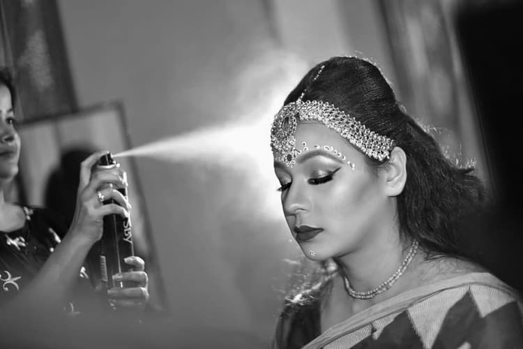 Sangiii's Bridal Makeup and Mehndi image 4