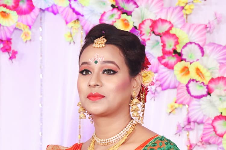 Sangiii's Bridal Makeup and Mehndi image 46