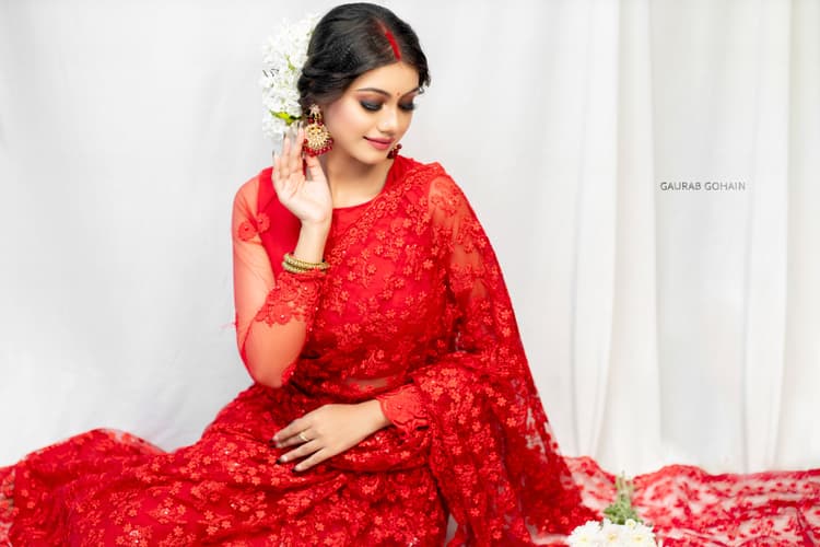 Sangiii's Bridal Makeup and Mehndi image 5