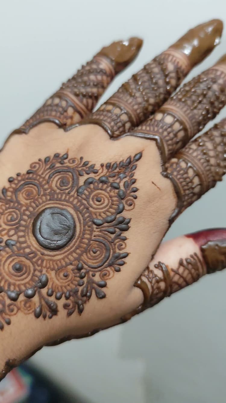 Shahin Mehndi Artist kolkata image 5