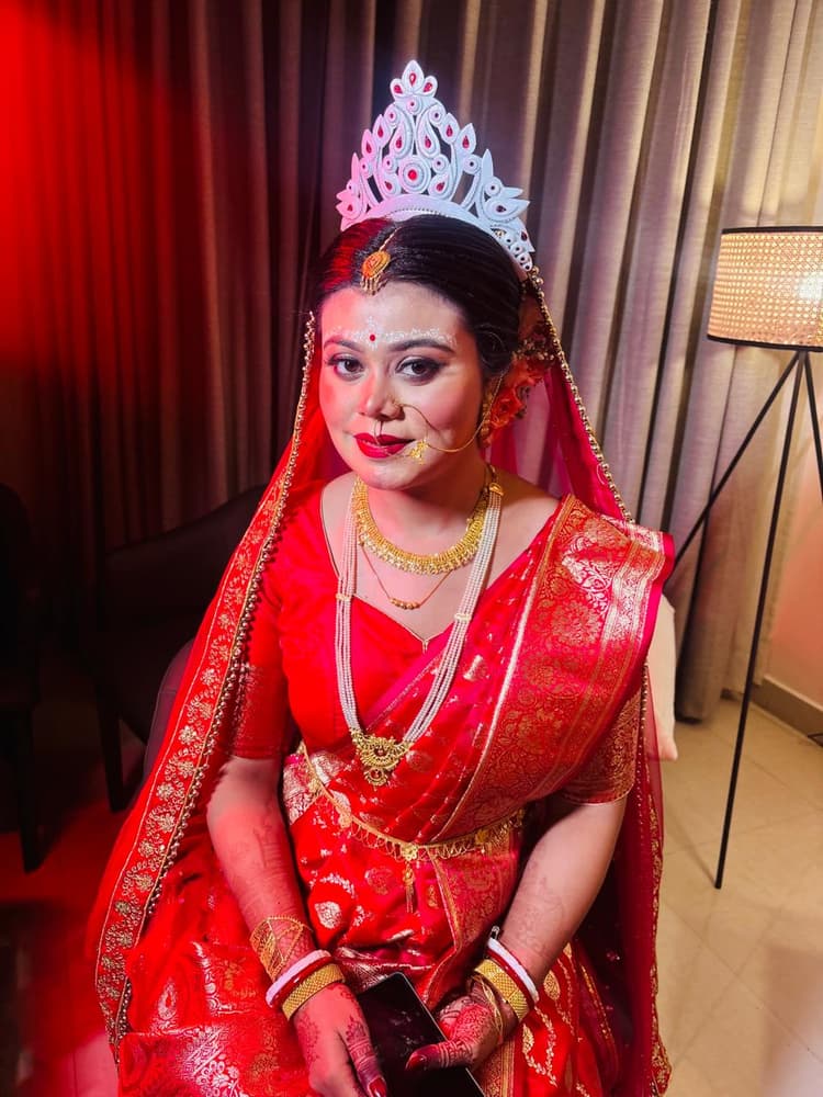 Smokey Eyes - Best Bridal Makeup Artist & Academy image 18
