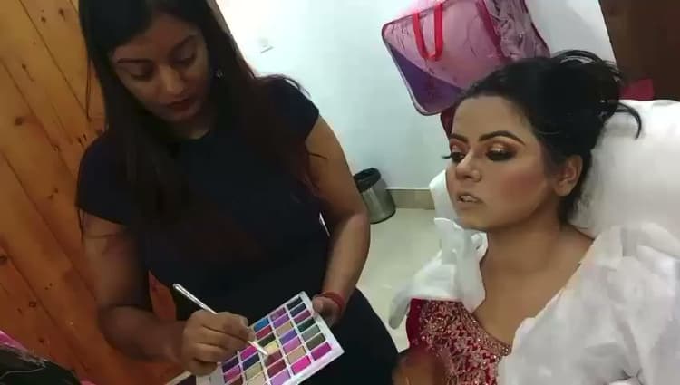 Smokey Eyes - Best Bridal Makeup Artist & Academy image 22
