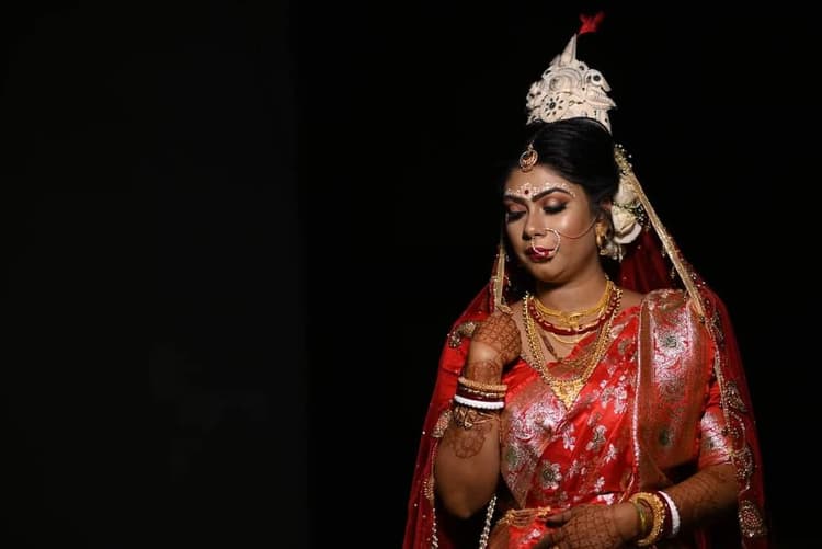 Smokey Eyes - Best Bridal Makeup Artist & Academy image 24