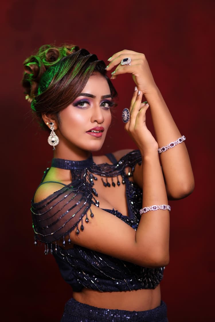 Smokey Eyes - Best Bridal Makeup Artist & Academy image 27