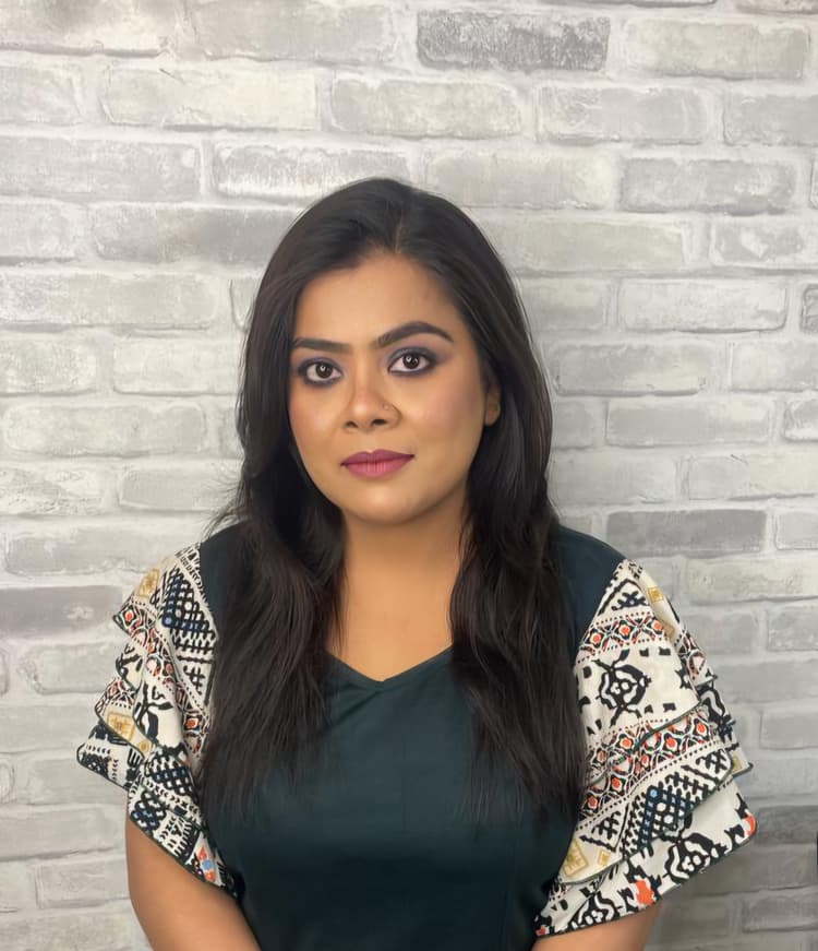 Sneha Bhowmick - Makeup Artist (Makeup Studio & Academy) image 14