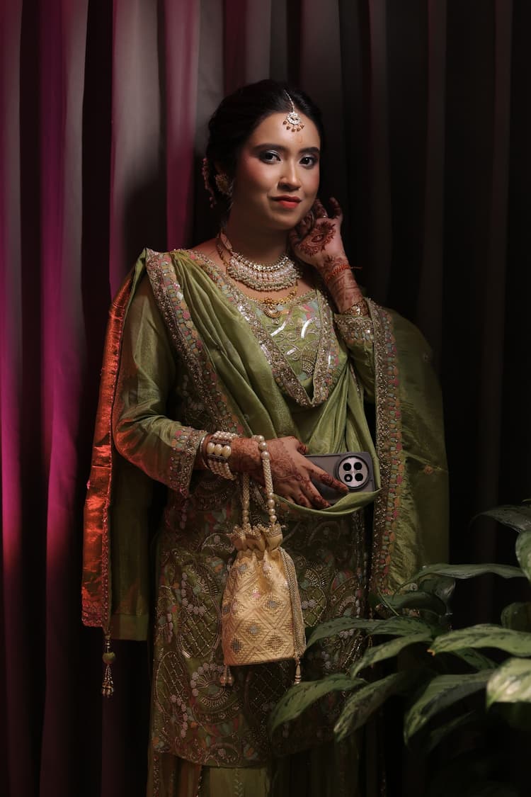 Sneha Bhowmick - Makeup Artist (Makeup Studio & Academy) image 2