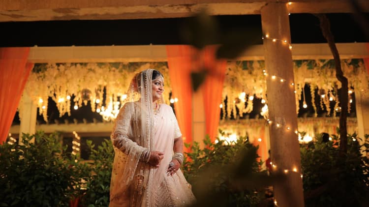 Sneha Bhowmick - Makeup Artist (Makeup Studio & Academy) image 4