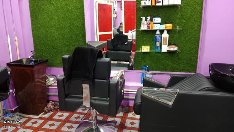 Step N Glow ladies Salon & Makeup studio image 11
