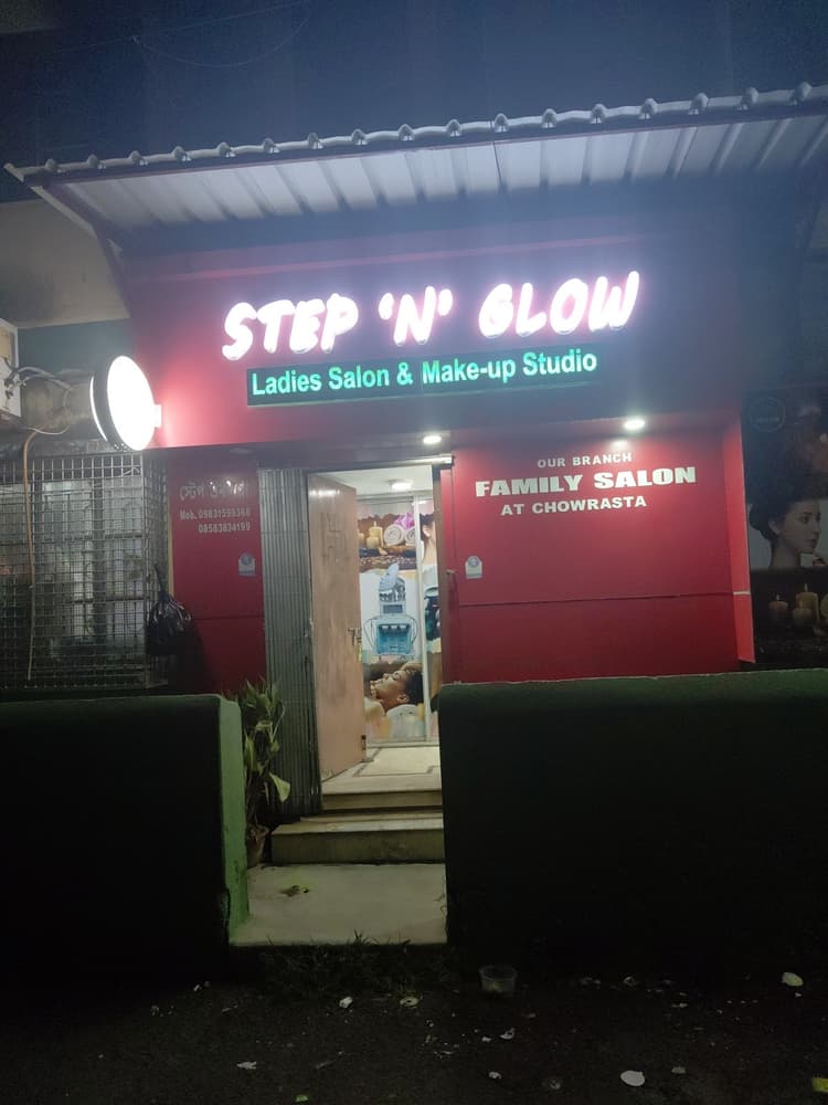 Step N Glow ladies Salon & Makeup studio image 2