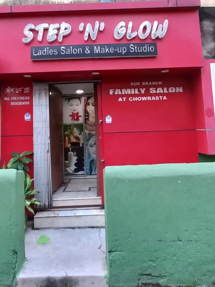 Step N Glow ladies Salon & Makeup studio image 4