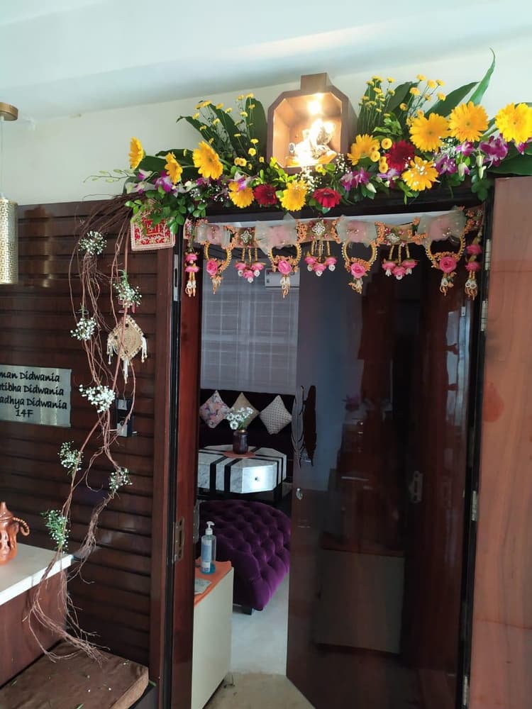 The Mad Florist image 2