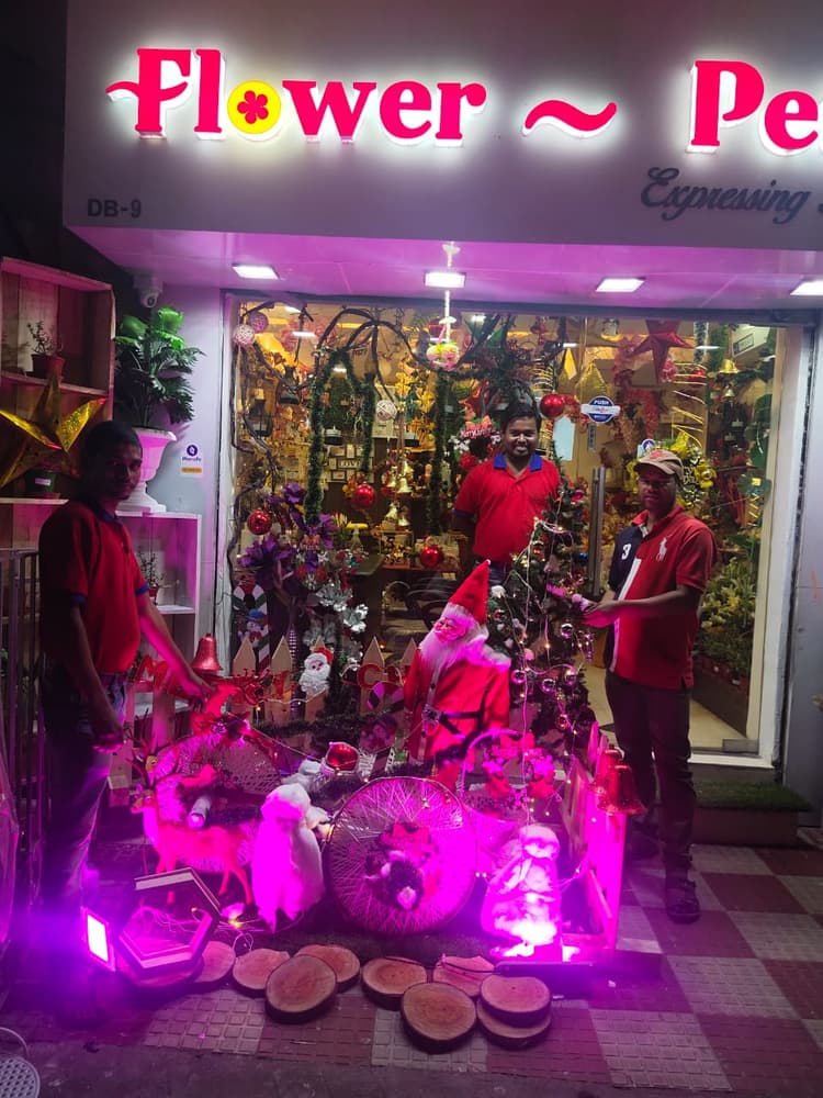 The Mad Florist image 8