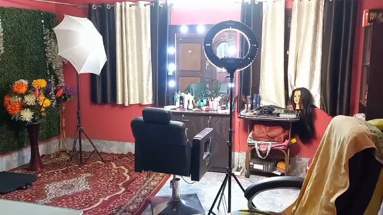 Tripti's Makeup Studio & Academy image 14