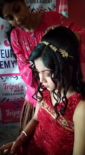 Tripti's Makeup Studio & Academy image 20