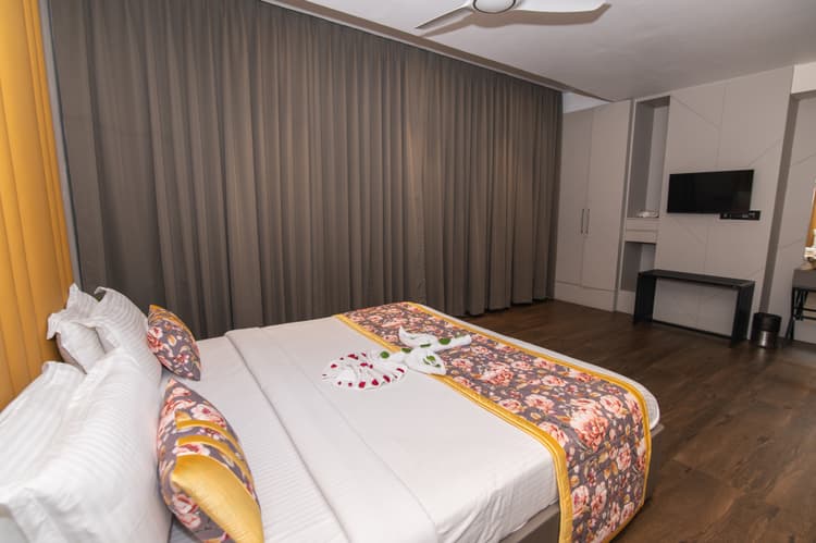 Urvi Banquets & Guest House image 4