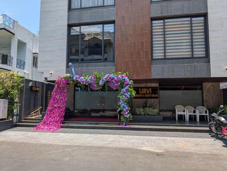 Urvi Banquets & Guest House image 7