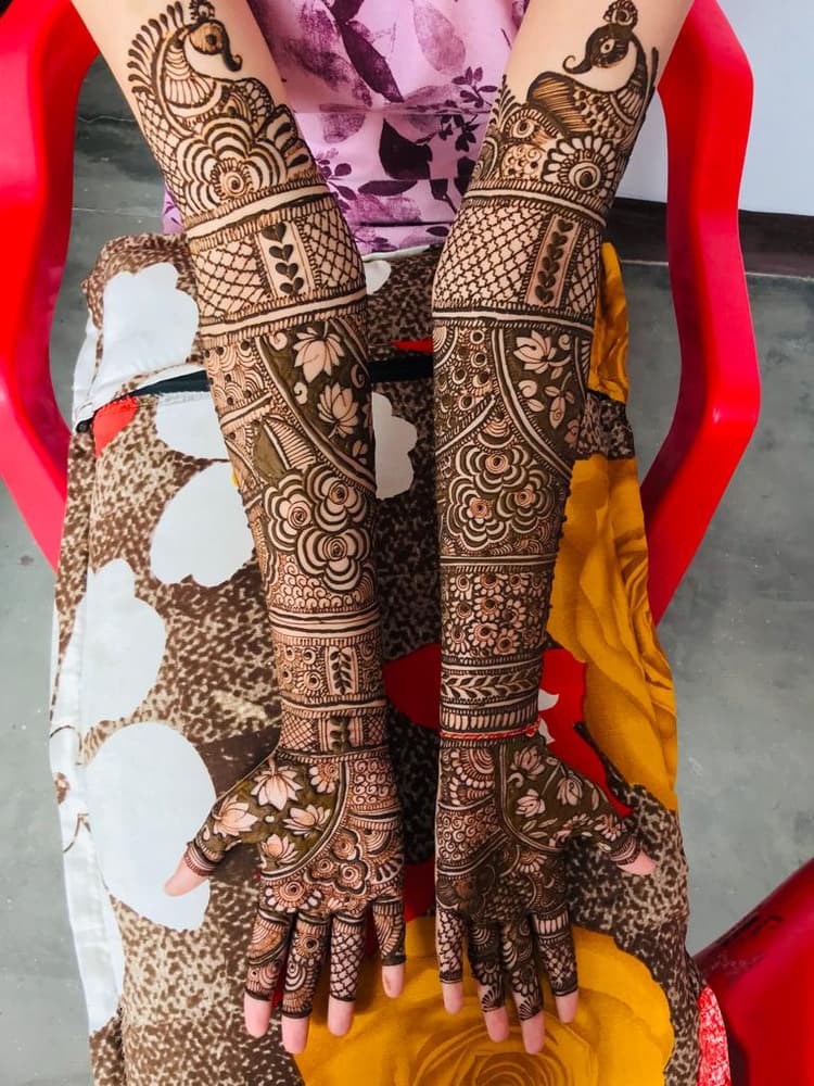 Vicky Mehandi artist image 10