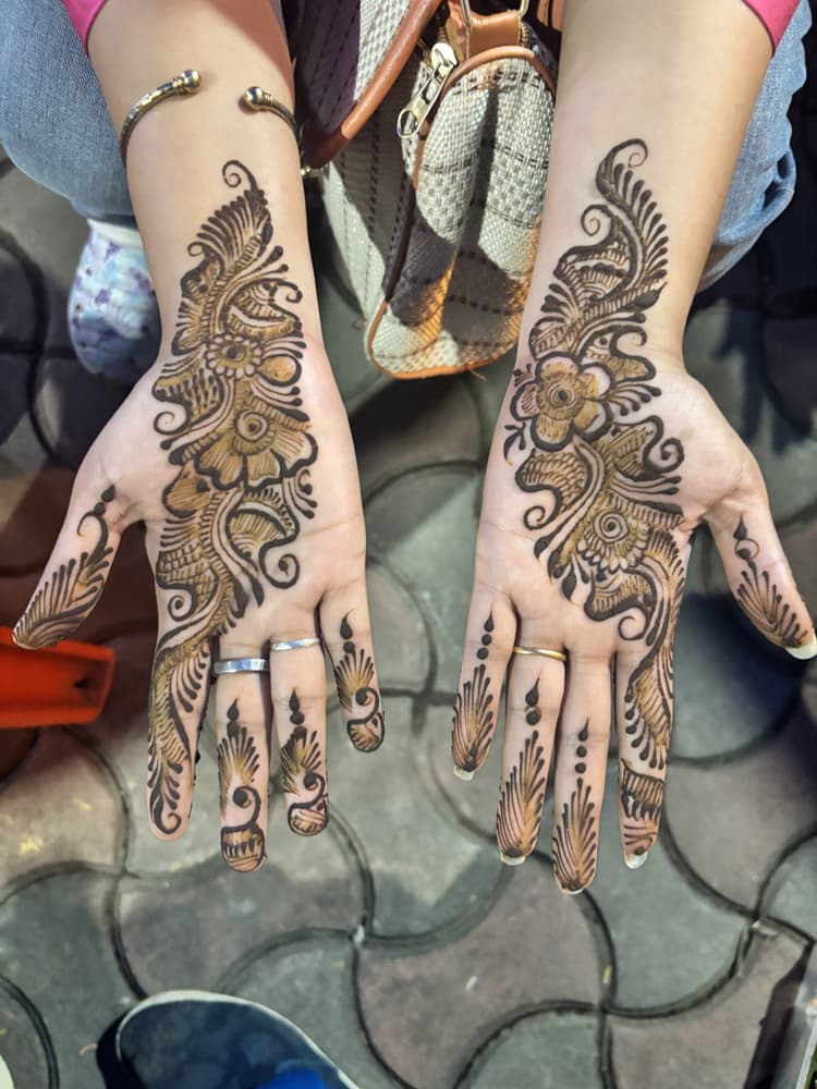 Vicky Mehandi artist image 12