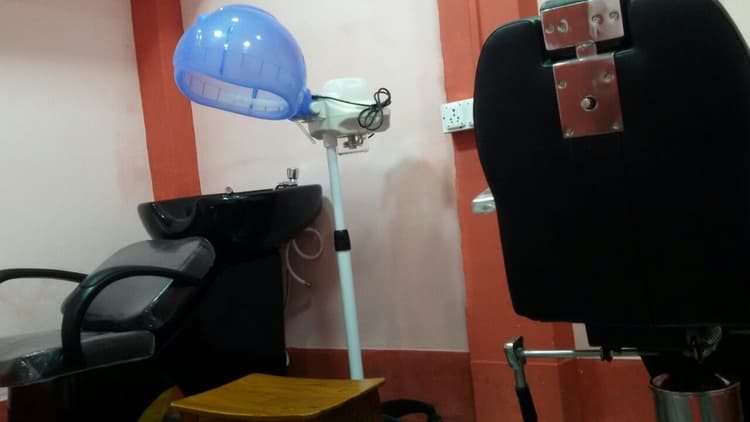 Womaniyaa Salon & Spa Ladies Beauty Parlour( Shahnaz Husain Certified ) image 9